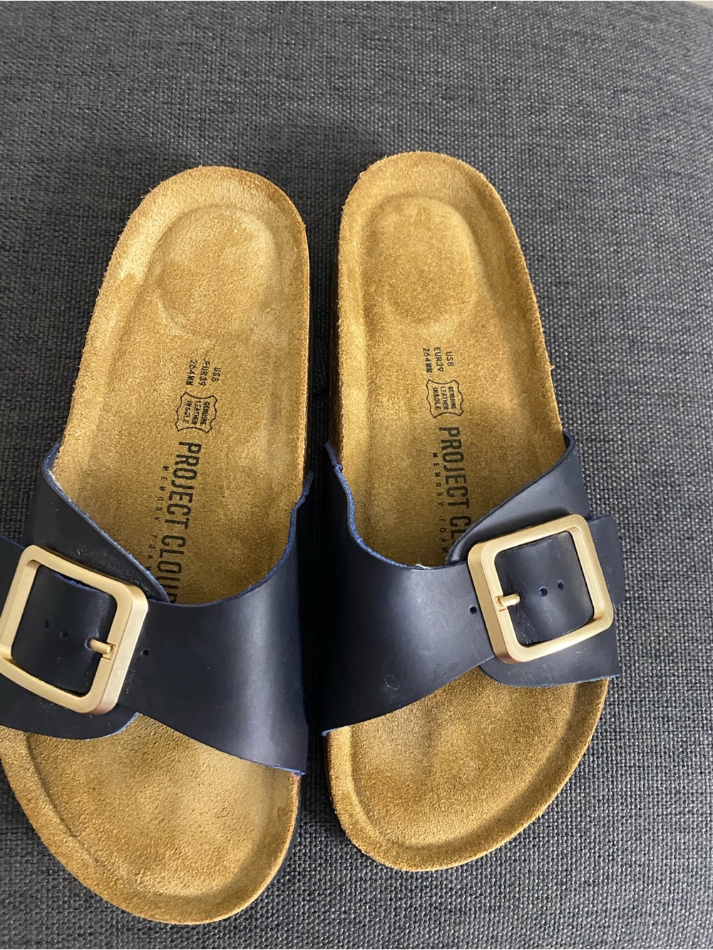 Women’s Project Cloud Dark Blue Flip Flop Sandals Size 8 Used